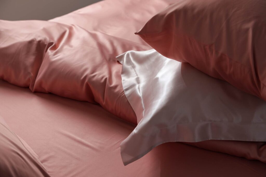 benefits of a satin pillowcase